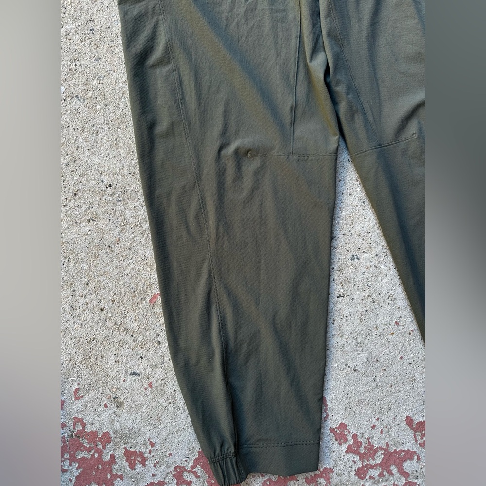 Lululemon Adapted State High-Rise Jogger Size 10 Gray Athleisure Run READ - Picture 5 of 13
